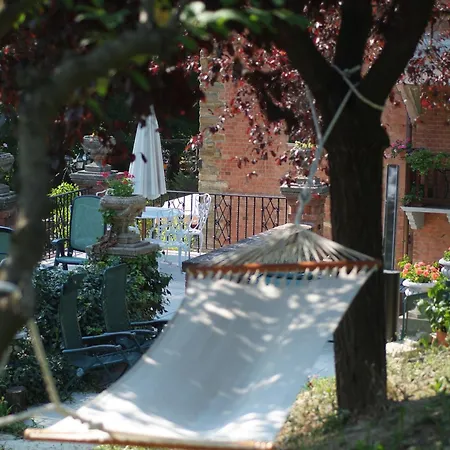 La Favorita Farm stay Alba (Piedmont)